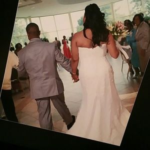 *SOLD* MAGGIE Sottero Wedding Gown worn once