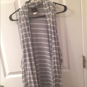 Torrid size 5 sleeveless cardigan