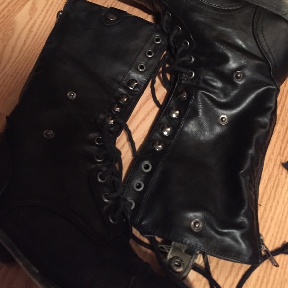 Black tall combat boots. Size 6. - Picture 4 of 4