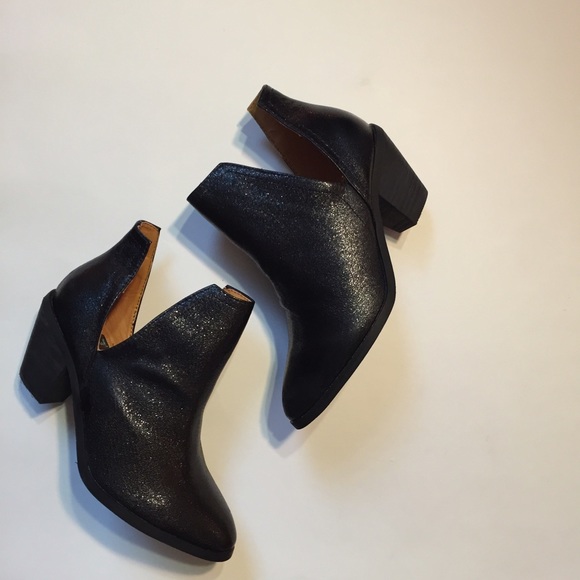 ✖️SOLD in custom bundle✖Nasty Gal Glitter Booties