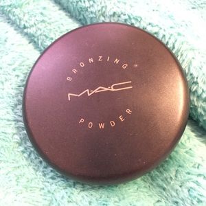 MAC Bronzing Powder in Matte Bronze