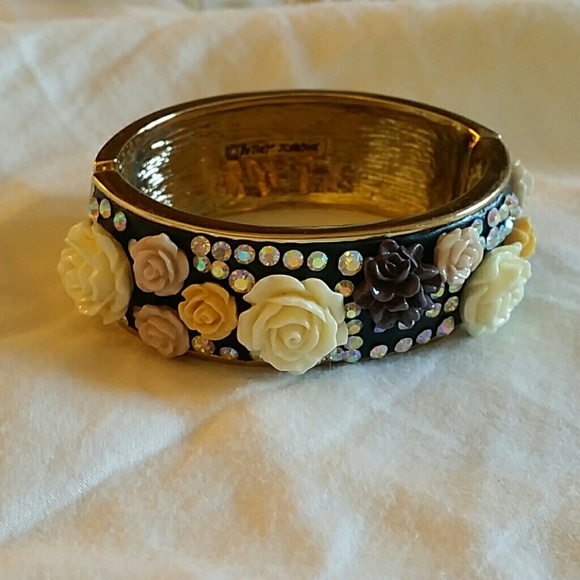 Betsey Johnson Jewelry - Betsey Jihnson Rosette bangle