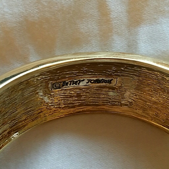 Betsey Jihnson Rosette bangle - Picture 2 of 3