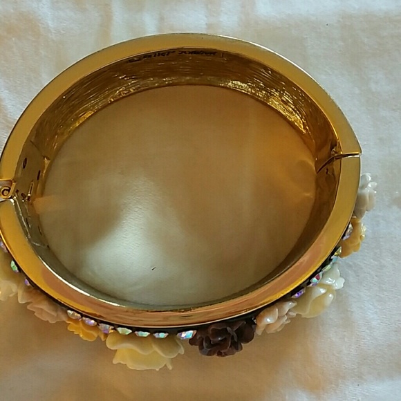Betsey Jihnson Rosette bangle - Picture 3 of 3