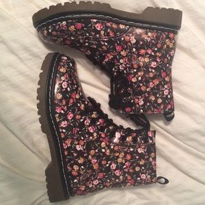 NEW LOOK ALIKE FLORAL DOC MARTEN BOOTS