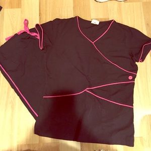 Scrub outfit. Pant and shirt.size Sm. Barly worn.