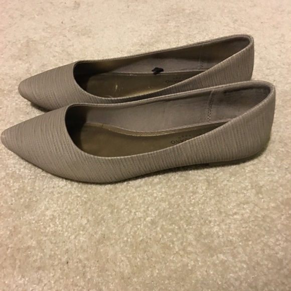 Taupe pointy toe flats