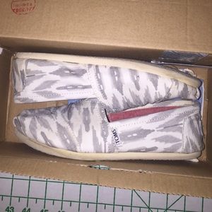 Grey Ikat TOMS (7.5 Women's)