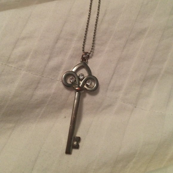 LOOK ALIKE TIFFANY KEY NECKLACE
