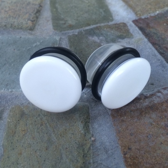 Glass plugs