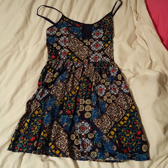 Short dress - Picture 1 of 2