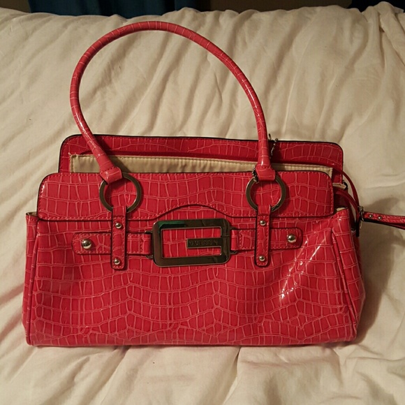 Guess purse - Picture 1 of 2
