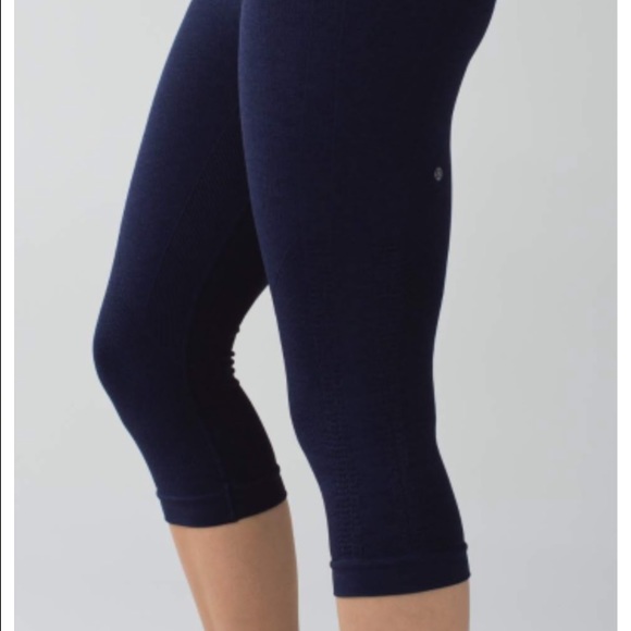 Lululemon in the flow crop