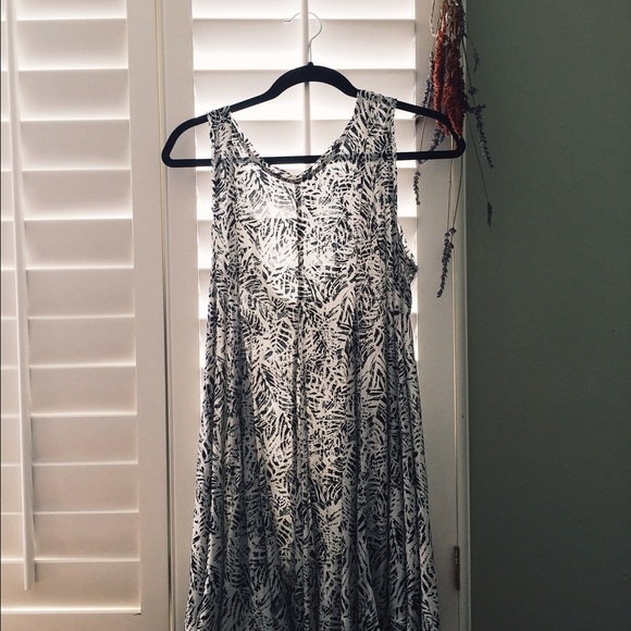 Ecote Open Back Trapeze Dress