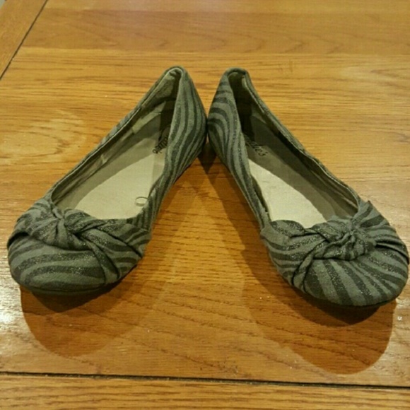 Gray Shimmer Zebra Print Flats