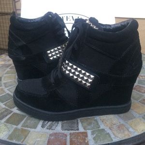 Steve Madden wedge tennis shoes!