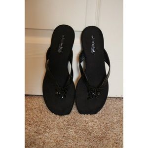 Dressy black flipflops