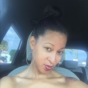 Meet your Posher, Monica