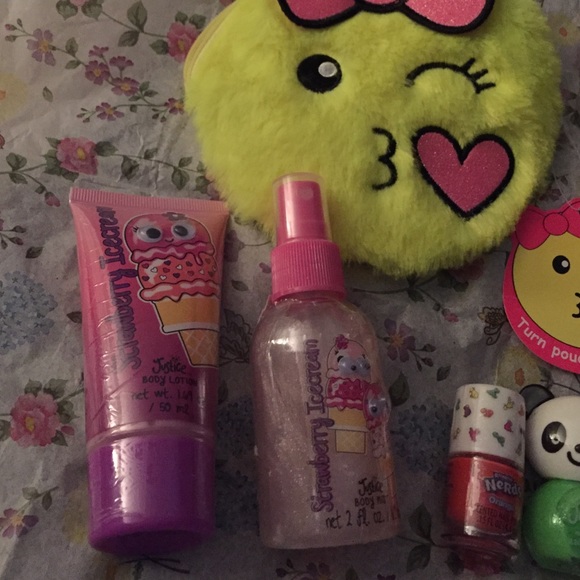 Justice "all smiles" 😘gift set for any occasion! - Picture 2 of 4