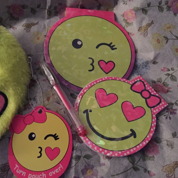 Justice "all smiles" 😘gift set for any occasion! - Picture 3 of 4