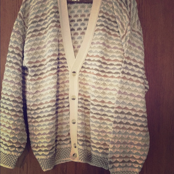 Button front men's sweater. - Picture 1 of 2