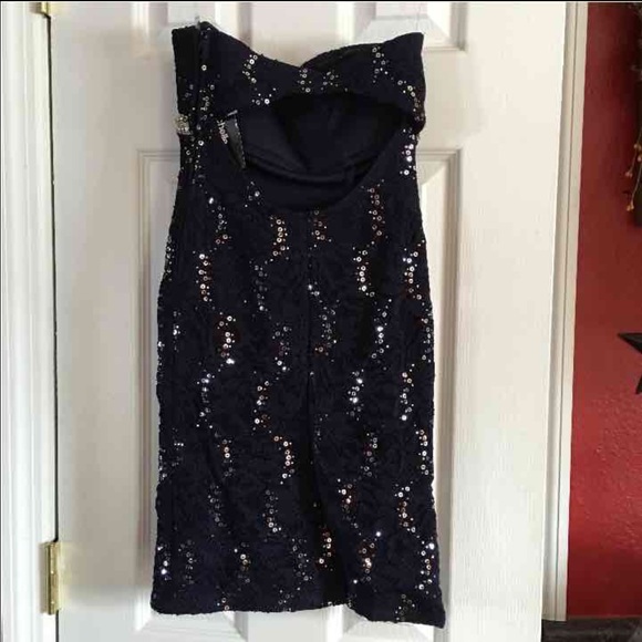 Formal dress - Picture 2 of 4