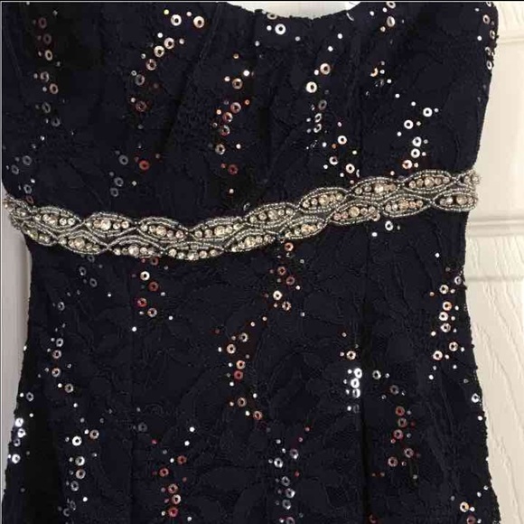 Formal dress - Picture 4 of 4