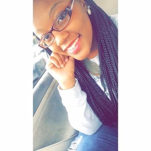 Meet your Posher, Latia