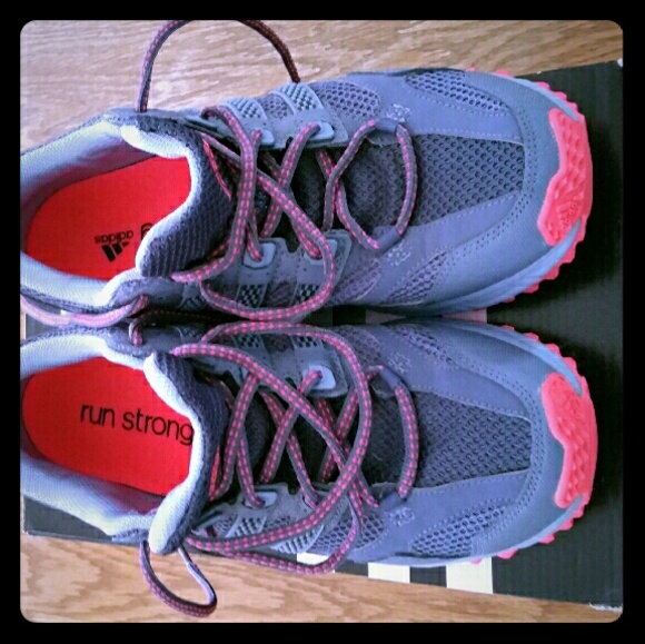 Size 9 women's tennis shoes