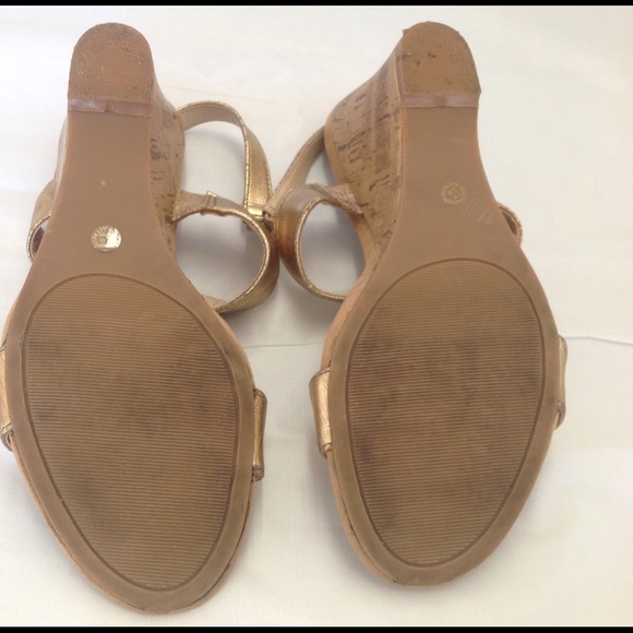 🎉Liz Clairborne Size 9 Gold Wedge Sandals🎉 - Picture 4 of 4