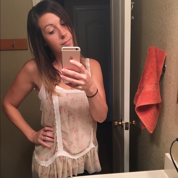 Meet your Posher, Amanda - Picture 2 of 4