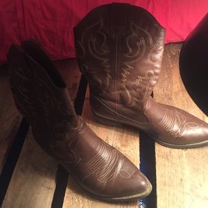 Cowgirl boots size 10