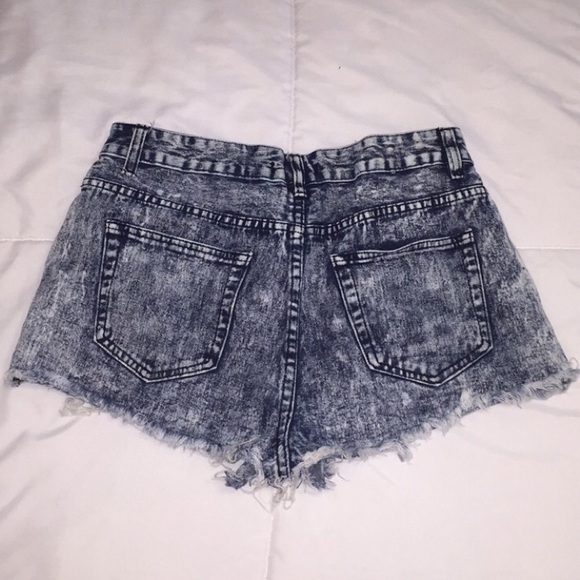 HIGH RISE SHORTS - Picture 2 of 2