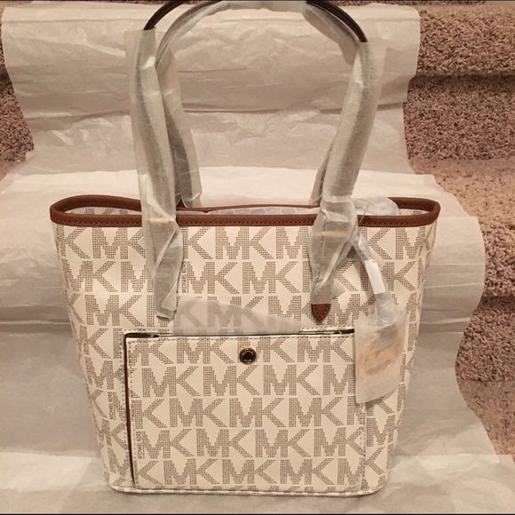 Authentic Michael Kors Purse!