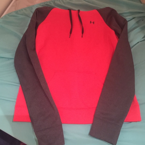 Under armor hoodie size large. Very good condition