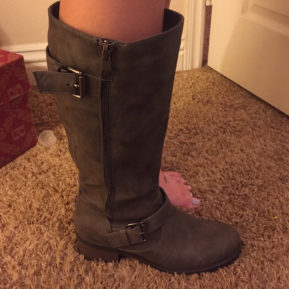 White mountain boots
