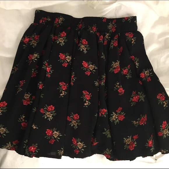 NWOT BRANDY MELVILLE ROSE SKIRT