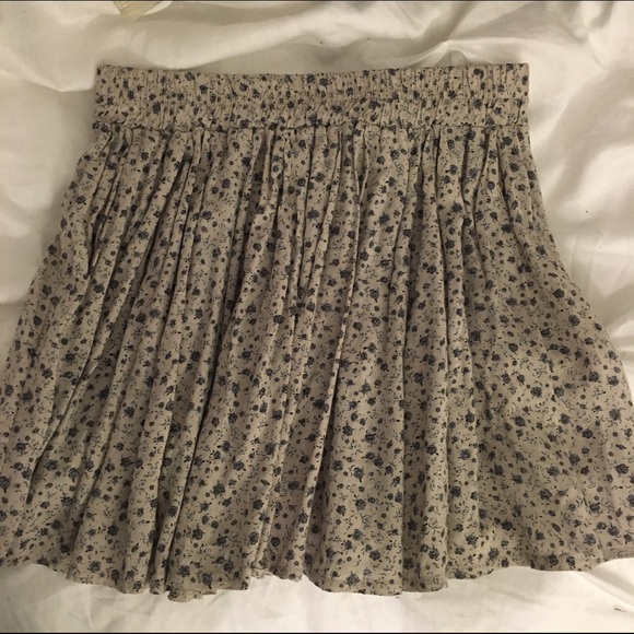 BRANDY MELVILLE FLORAL SKIRT