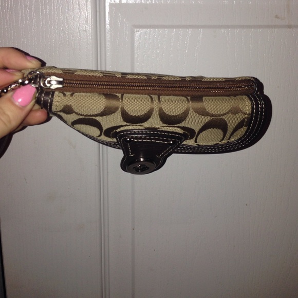Coach wristlet - Picture 2 of 3