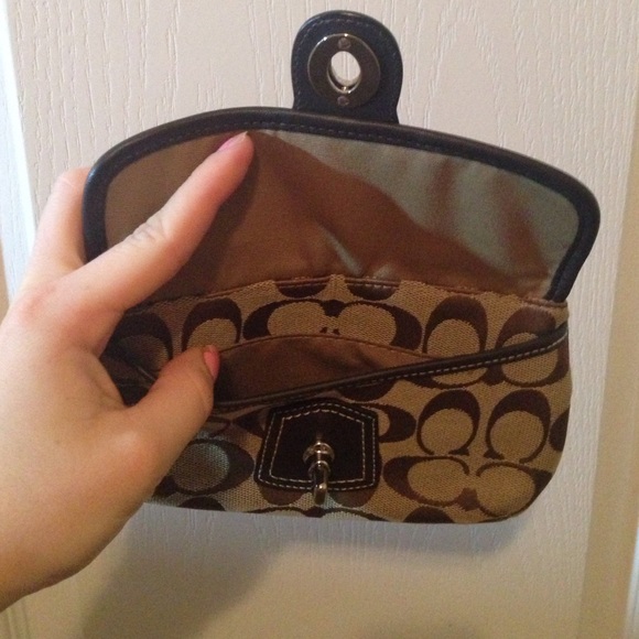 Coach wristlet - Picture 3 of 3