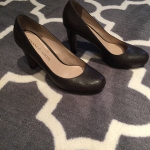 Great pump for work! Worn twice.. Mint condition