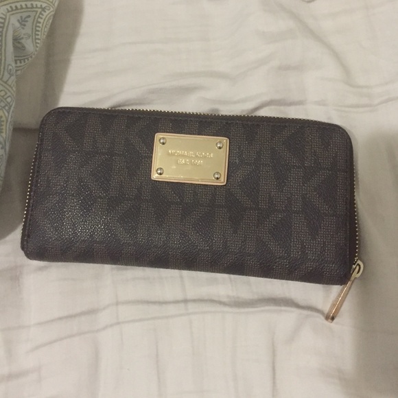 Micheal Kors Brown Wallet Full Size