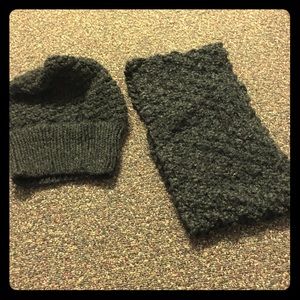 Gray Knitted Hat & Scarf Set