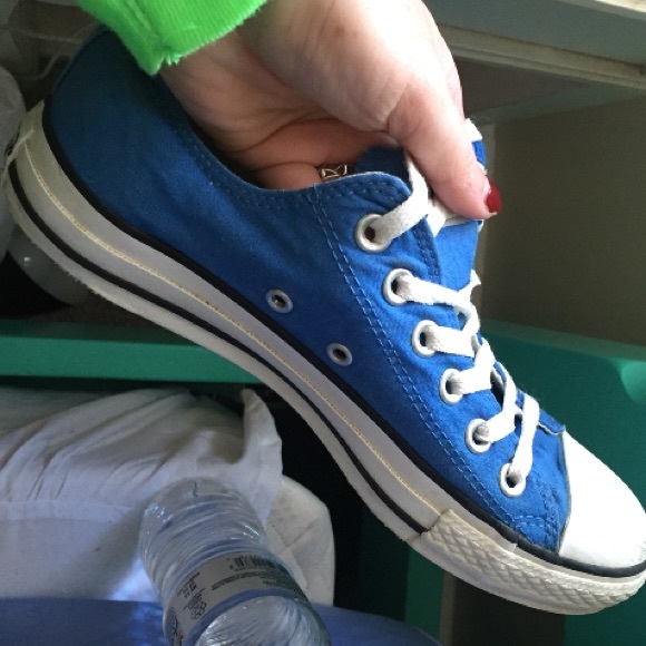 Sky blue women's converse size 8