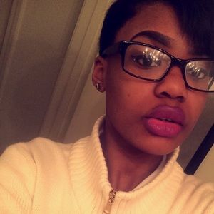 Meet your Posher, Alexia