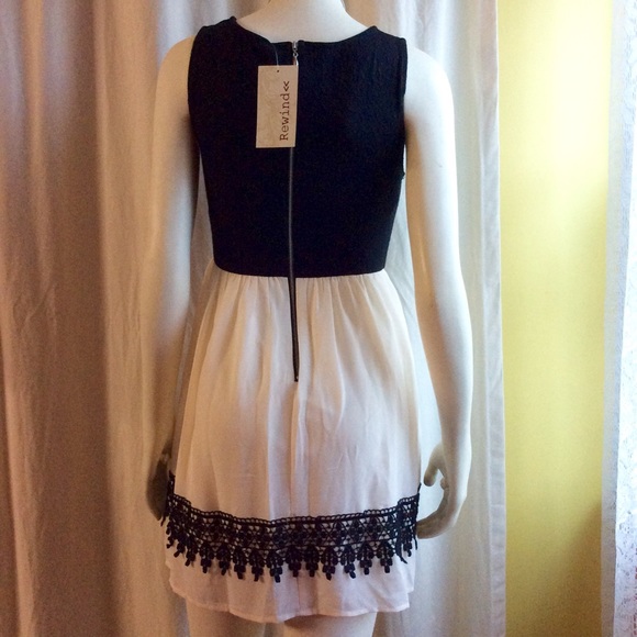 π«SOLDπ«π Beautiful dress with keyhole accent - Picture 3 of 4