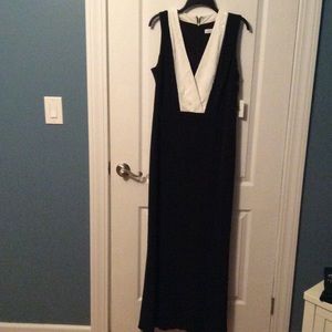 Formal gown never worn !