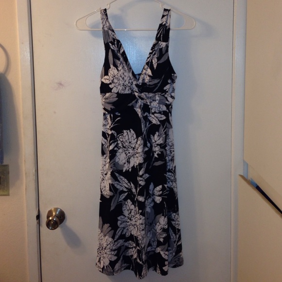 Black and white floral dress - Picture 1 of 4