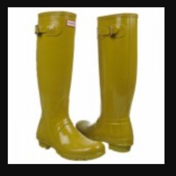 Vintage yellow hunter rain boots