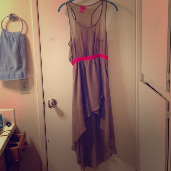 Long beige dress - Picture 1 of 4